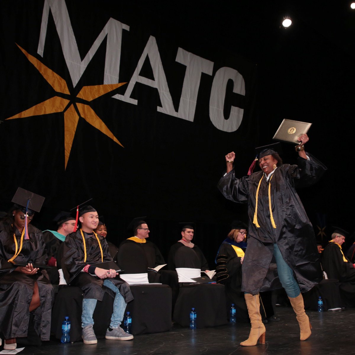 matcmilwaukee's tweet image. Students celebrate their accomplishments at tonight&apos;s #MATCGraduation! 🎓 They join proud alumni across the area whose lives were transformed by education.