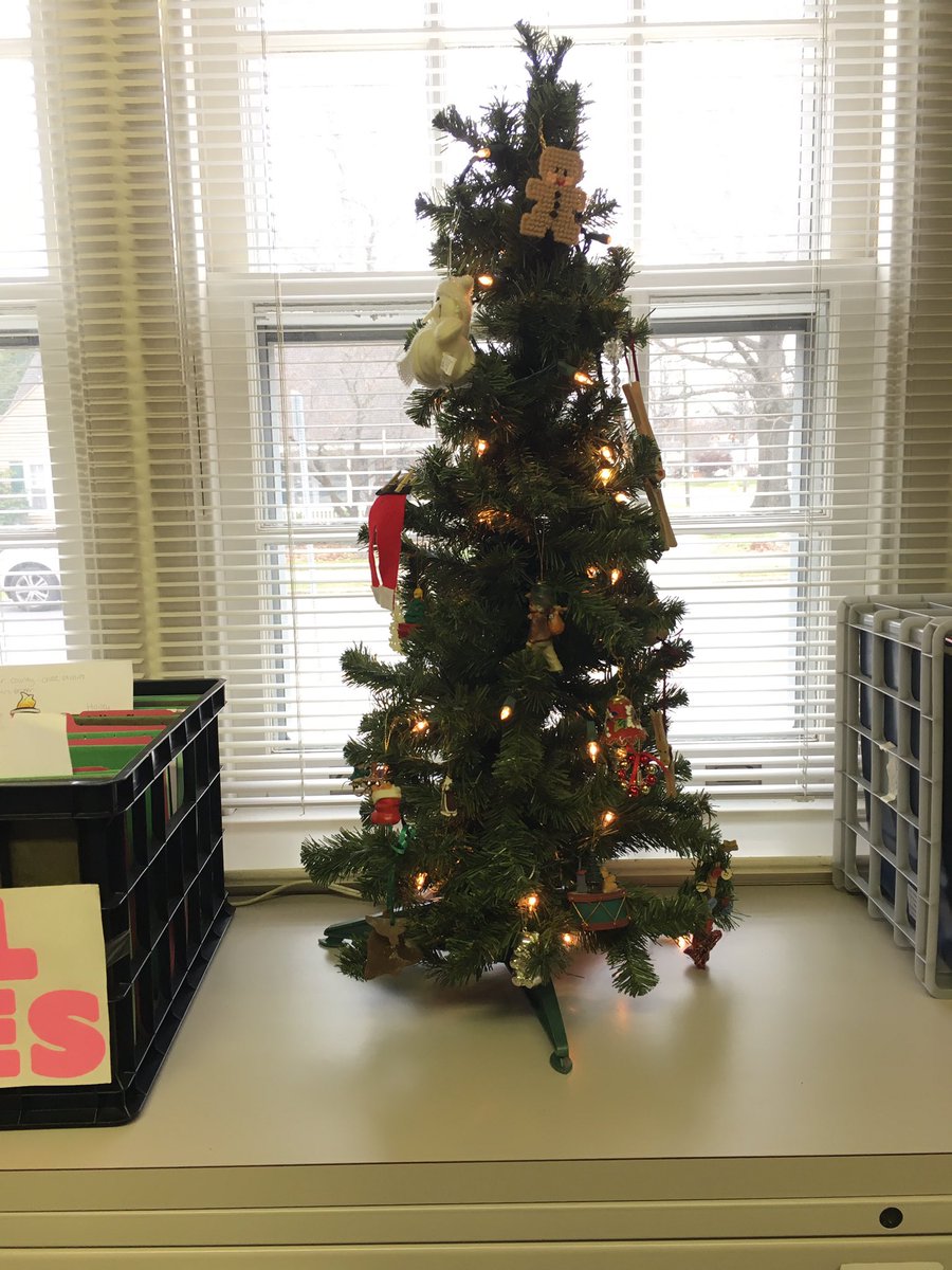 It’s beginning to look a lot like a Christmas around our classroom thanks to my students!! 🎄<a href="/ManheimCentral/">Manheim Central SD</a> #NSP #Christmas2018