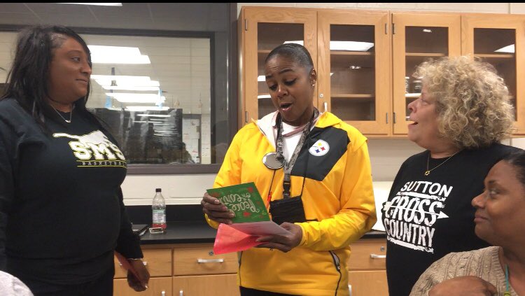 SMS6Counselor's tweet photo. I am SO THANKFUL for the SMS 7th GRADE TEAM!!!
My stepmom died in September of brain cancer after a 5 year battle. Needless to say, it has been HARD!!
#HEARTFELTGIFTOFLOVE
#SURROUNDEDBY❤️&SUPPORT https://t.co/EkNWHrnf0f