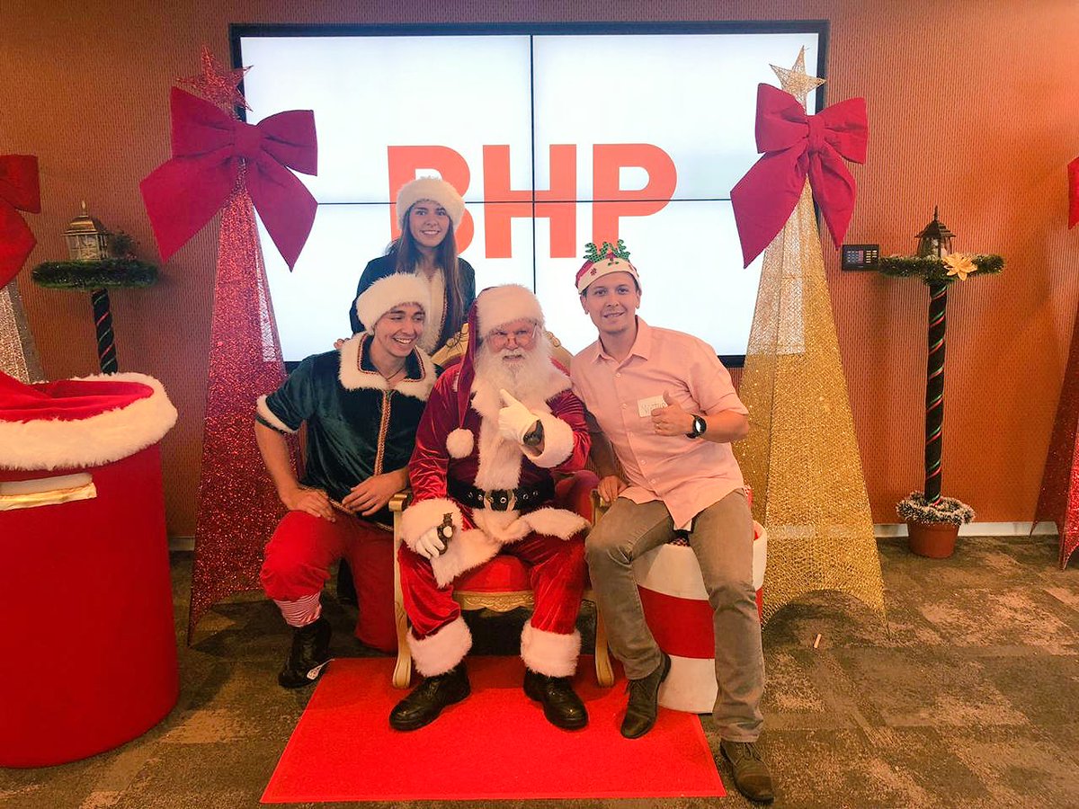 vtrujillo19's tweet photo. Bring Your Kids to Work Day!! Even @Santa join us!!!
Great day with the Macro FM team and a key client. @R_J_Hayes @DavidCr66419017 @MacroImpact https://t.co/JjkHSTD0LQ