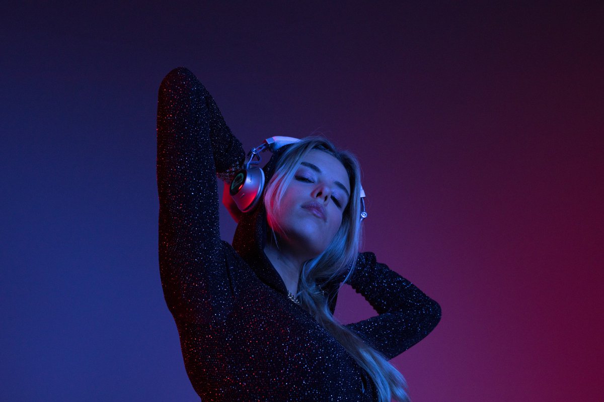 DebussyAudio's tweet photo. Live your life live with your Debussy Prélude 🎧🇫🇷🚀#love #instagood #follow #happy #beautiful #fun #fashion #swag #music #party #Audio https://t.co/v4Mui7lXgR