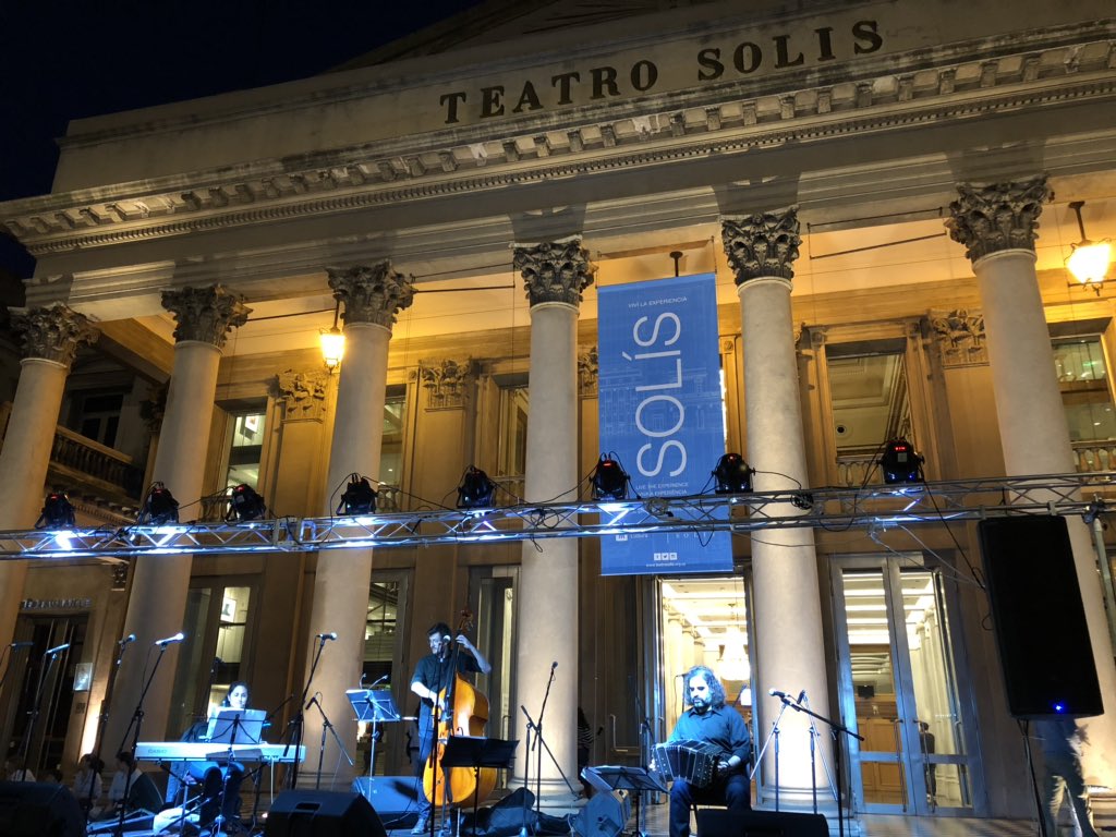 TeatroSolis's tweet photo. Arrimate a bailar de la mano de @layuntatrio. #Tango en #LAFIESTATS ¡En la explanada tenemos un lugar para vos! https://t.co/oKmpklPDRA