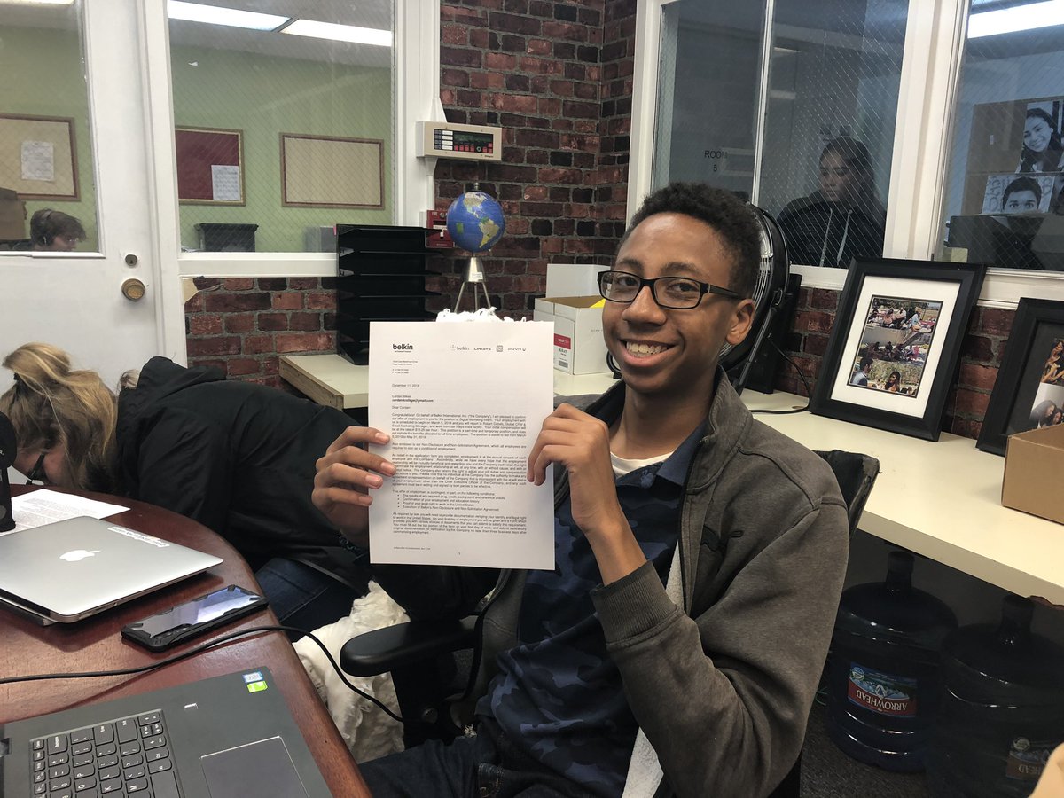 wearedavincix's tweet photo. These are the proud faces of DVX students signing their @belkin internship offer letters! #realworldlearning #internships #dvinternships https://t.co/DklDdv1H5E