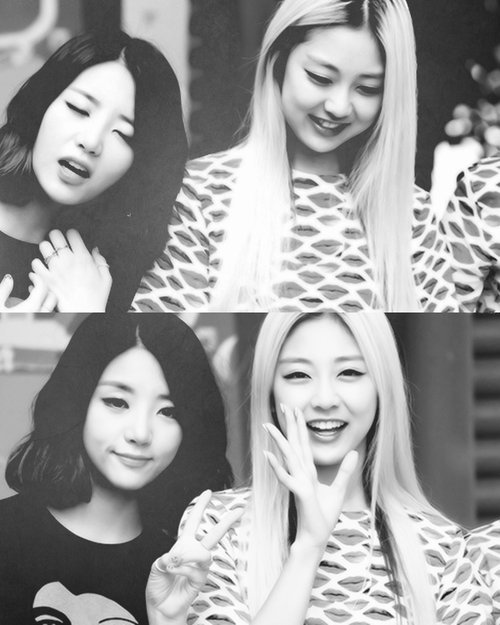 Lesbianscode_'s tweet photo. I'm crying as i miss these two angels https://t.co/igI4laQoLg