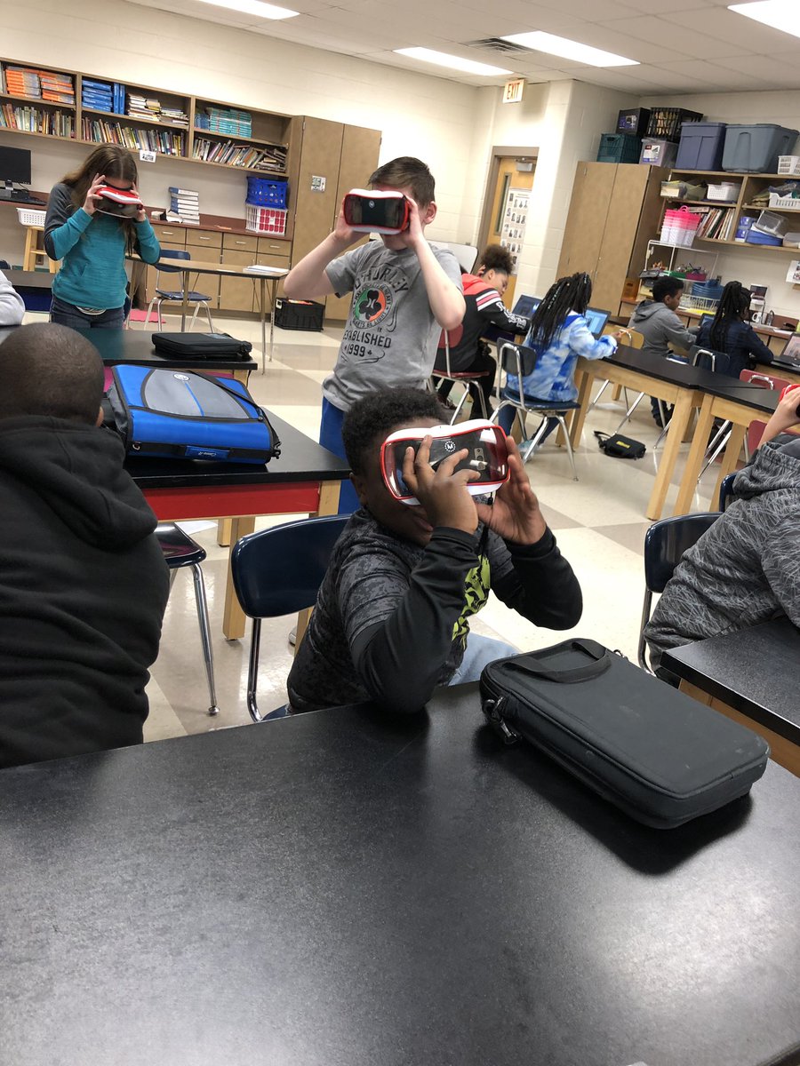 TeamStafford3's tweet photo. Finished up our tour of the Galápagos Islands today. We are learning about Darwin’s journey and the Theory of Natural Selection. #survivalofthefittest #sciencerockscms https://t.co/btqsKGsrvK