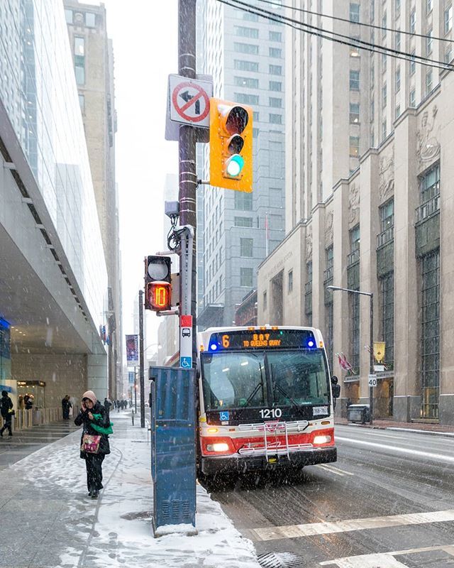 ashtontekno's tweet image. 121418.
Commute. 🍁
Freezing Days,
Are Ahead. ❄️
.
.
.
.
. 
#createandcapture 
#milliondollarvisuals  #trappingtones#tonekillers 
#urbangathering #ourplanetdaily 
#toronto #canada #imagesofcanada #blogto
#explorecanada 
#discoveron #torontolife 
#streetsoftoronto
#6ixwalks #m…