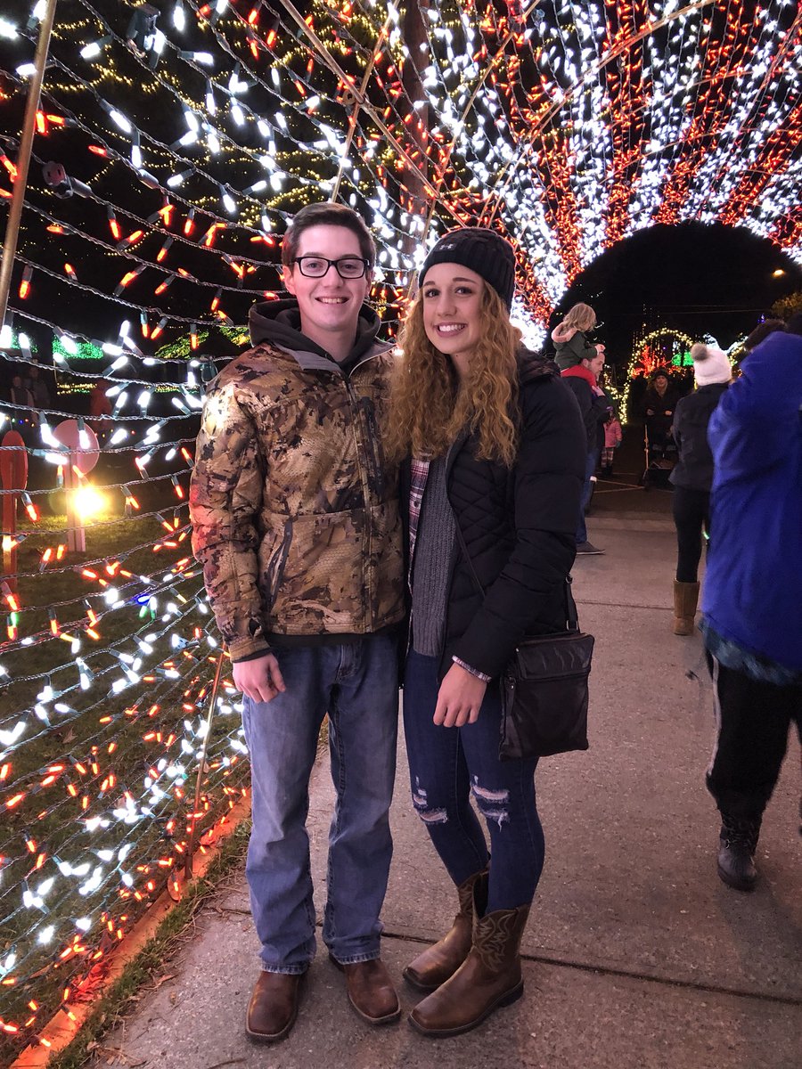 Garrett_Patters's tweet photo. Holiday things with my girl😍❤️🎄 @taylorllamb https://t.co/WkPQQDD7W6