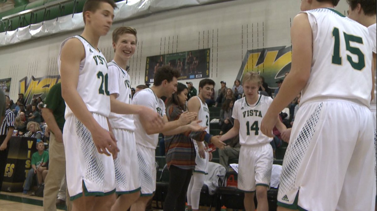 9Preps's tweet photo. HIGHLIGHTS: @mountainvistahs boys hoops tops @raptorathletics to remain undefeated https://t.co/Tj5StTnyZb

#9sports #copreps 
@CHSAA @MVHSPrincipalMW @reecekelly34 https://t.co/GjUBncPNZ9