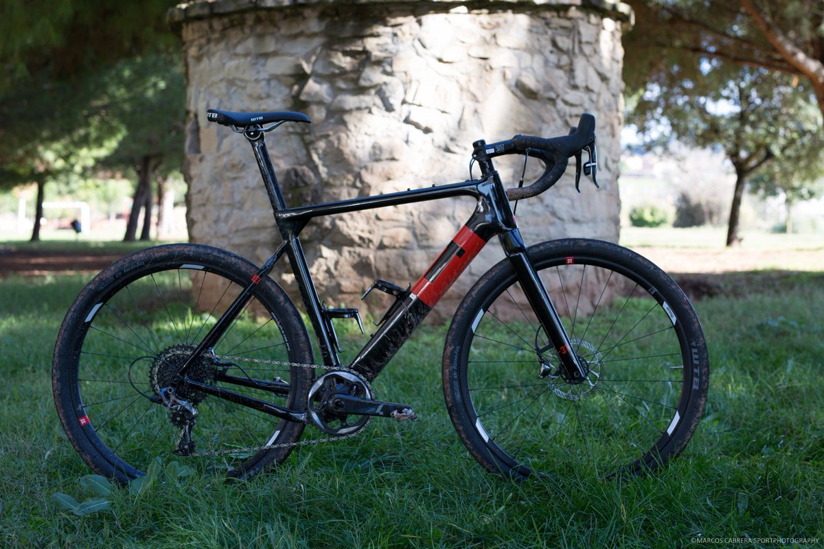 sportmed_es's tweet photo. La @3Tbike EXPLORO LTD está entre las elegidas por el editor del portal @cyclingweekly en el reportaje-resumen de lo mejor testado en el 2018.
➕INFO▶ https://t.co/EjTc9kKytV
#3TBike #3TExploro #ExploroLTD #Gravel #GravelBike
📸: @marc_photosport® https://t.co/dt5l6btjqG
