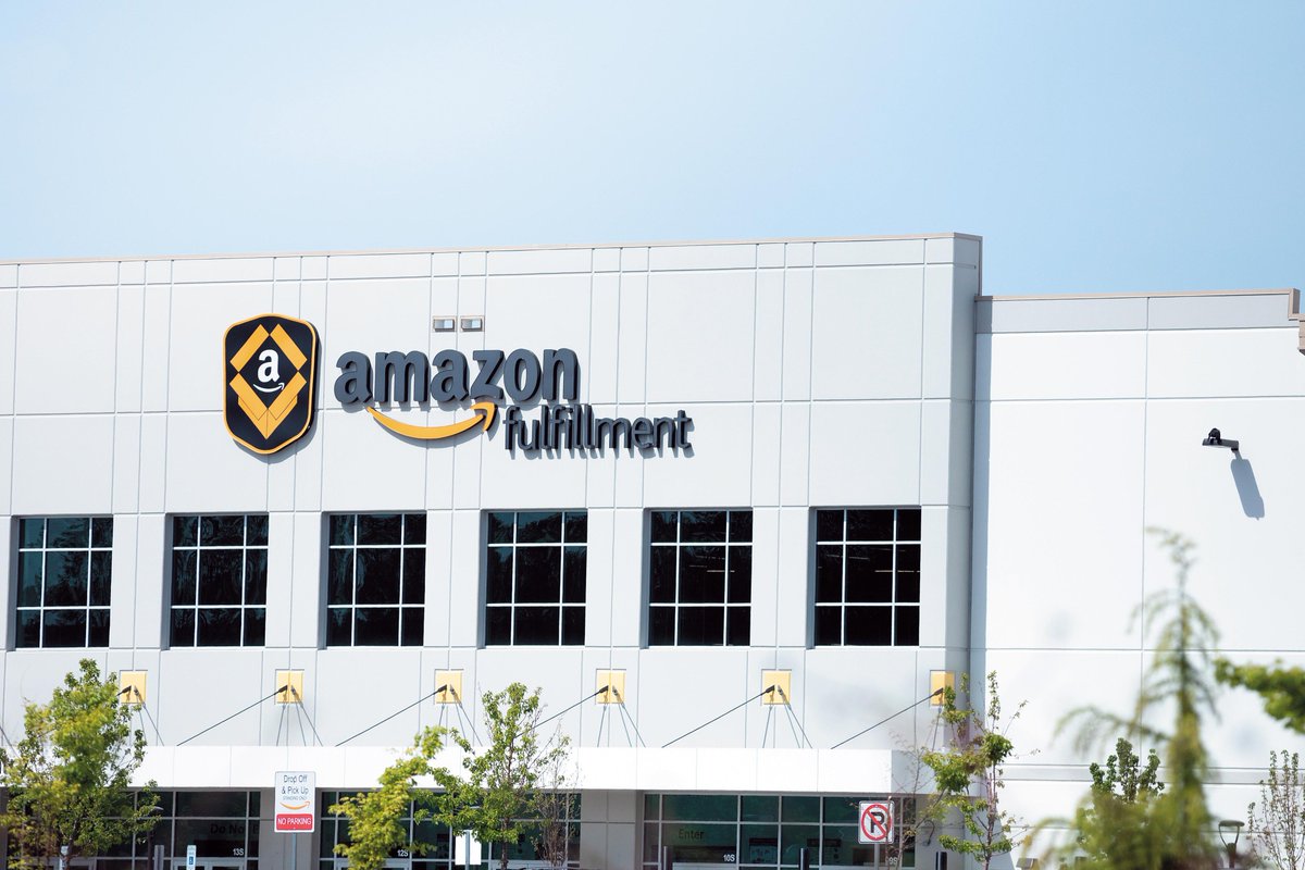 fhmindia's tweet photo. .@amazonIN is on the top of its game when it comes to #CustomerFulfilment.
Grab your copy of #TransReporter December-January to know how.
#TransReporterIndia #logisticsindustry #transportation #storage #fhmindia #ecommerce #AmazonIndia #Amazon #AmazonFulfillment https://t.co/ZU9TCTETep