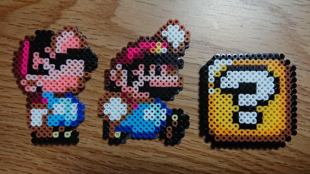 Twitter 上的 ひろぴー アイロンビーズで スーパーマリオ のマリオ2種 見上げるマリオ ジャンプマリオ とはてなブロックをナノビーズで作ったぜ 裏にはマグネット付 以前作ったキノコ三兄弟 キノコ 1upキノコ 毒キノコ のマグネット付ナノビーズもついでにパチリ