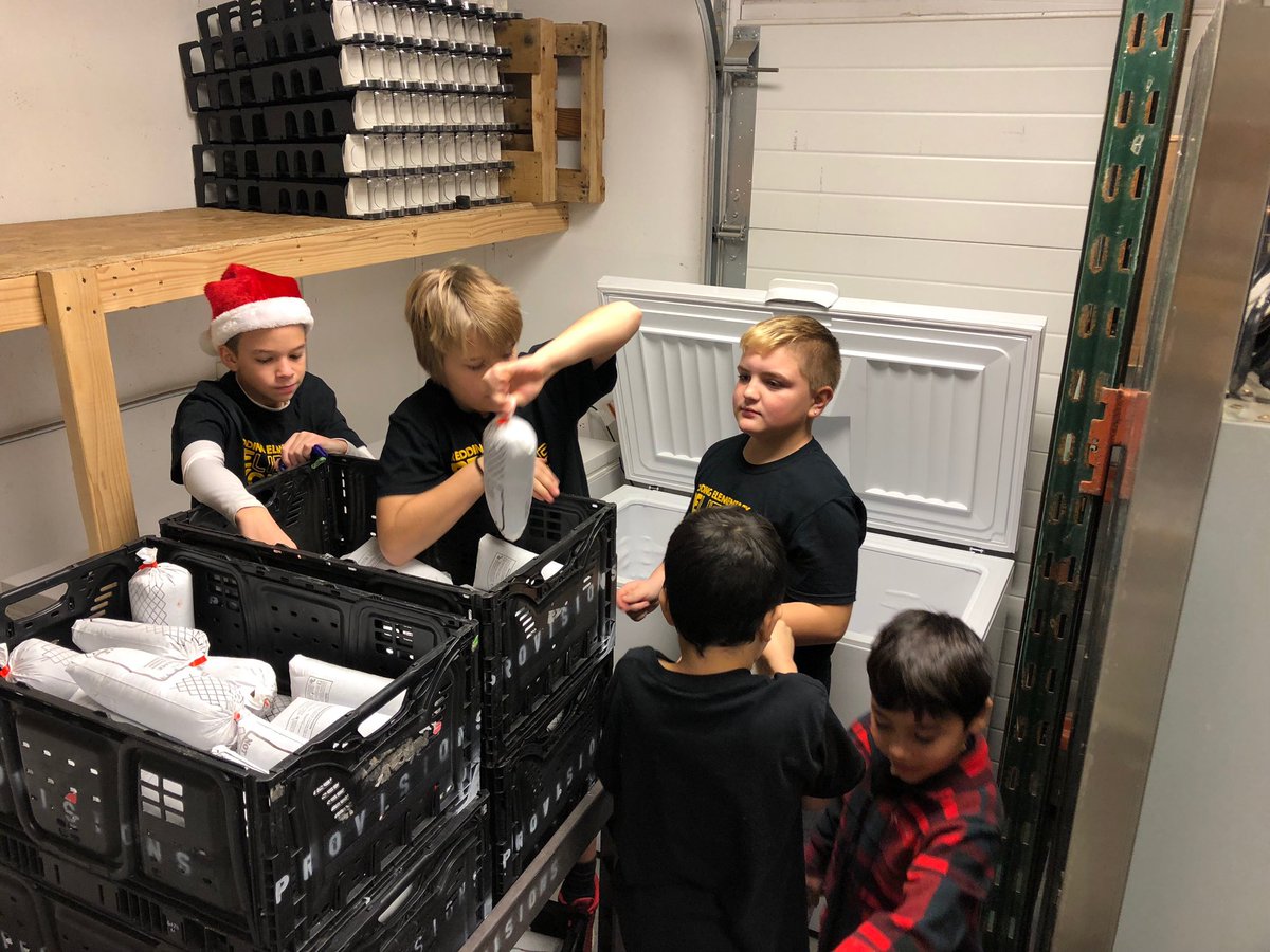 reddingschool's tweet photo. Redding Student Council was honored to be guest workers for Community Provisions today. Thanks to your donations, a minivan full of nonperishable food items were delivered and stocked for the Christmas season. #StingersUp #ReddingGives #Believe https://t.co/Ozkqbz10G0