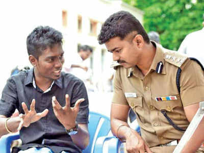 pulseofindian's tweet photo. #RoseColour Which is Direct By @Atlee_dir
#FunTime #PersonalTweet #U05 https://t.co/DysEWuPBOF