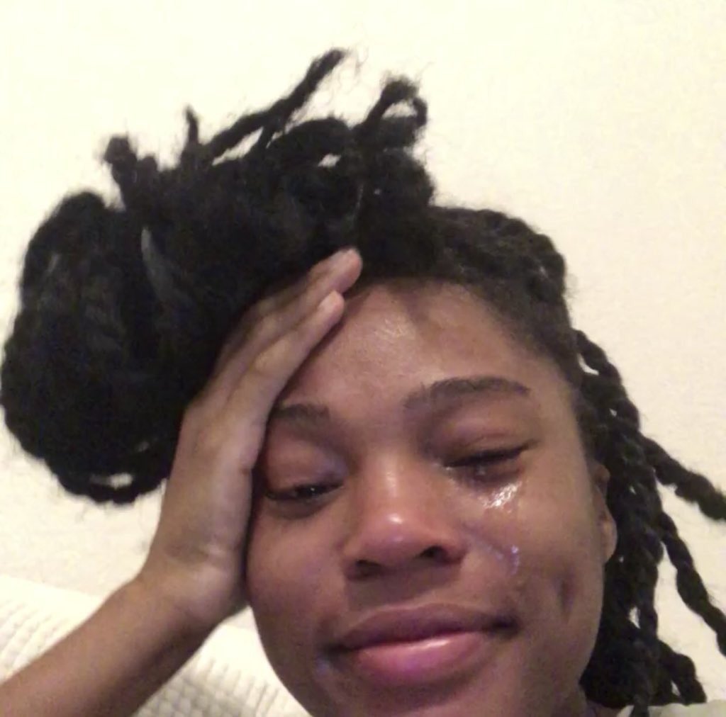 Плачущий афроамериканец. Почему девушка афроамериканца плачет. Плачущий афра американец. Добрый негр. Почему девушка афроамериканца плачет.