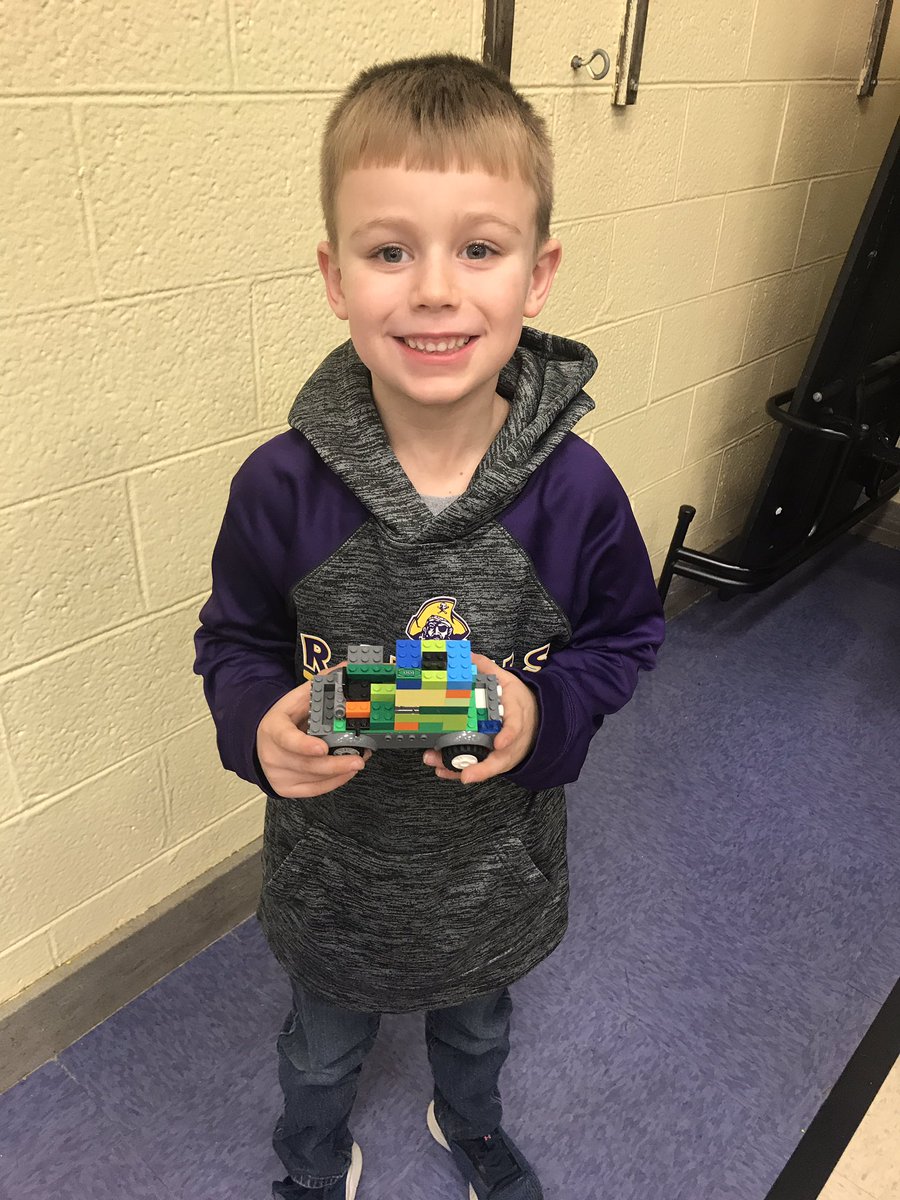 MissMcMannis's tweet image. We have a future @HMSTEMRobotics member, here! This #MillsSTEMTiger from @MrsHutsonsClass shared his LEGO  design at #MorningRoar and said he was inspired by our Robotics Club💜
#ReynProud @HMSTEMtigers