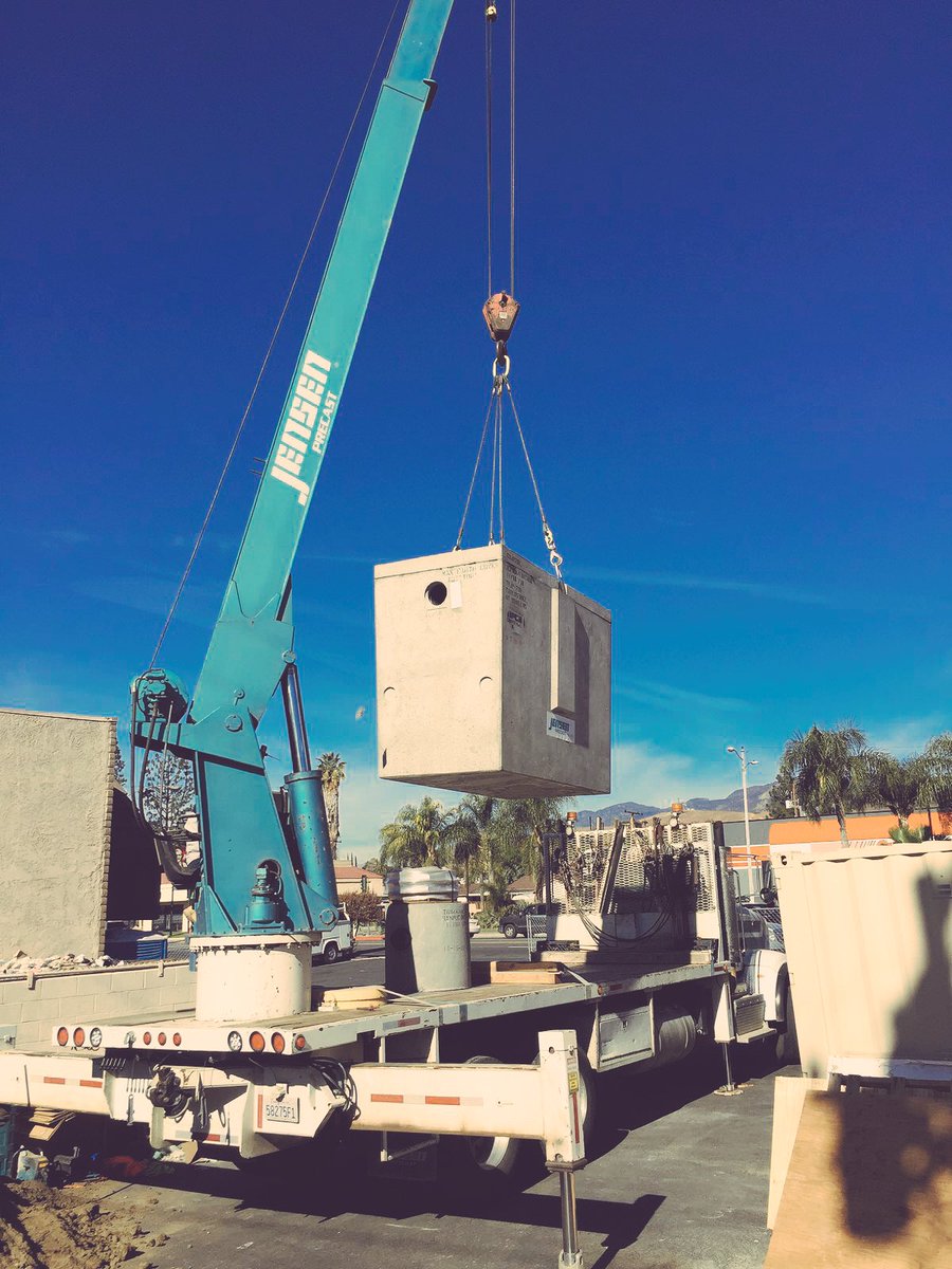 building5septic's tweet image. #GreaseInterceptor installation for your local pizza joint?

No problem.