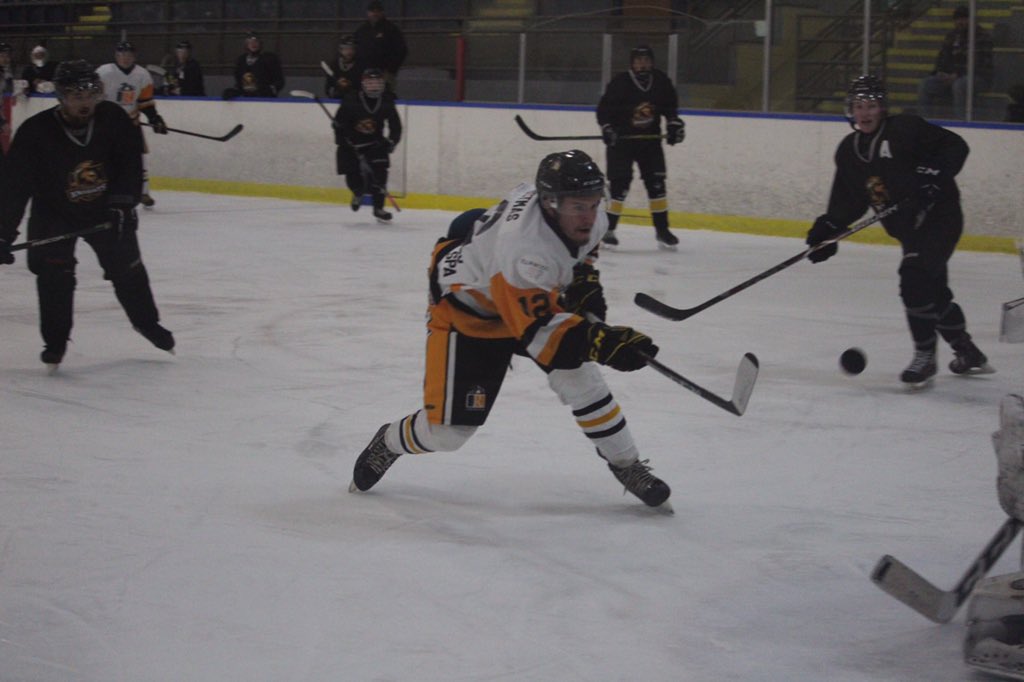 ReprtrPatHealey's tweet photo. The @EHPensJrC crowned the Knights from #Sackville tonight @EastHantsSports in Lantz 14-1 final. Here’s some game shots from the digital camera. Pens host Cumberland at 3 pm Saturday. Sources tell me Santa is back! #bringthekiddos #EastHants https://t.co/SuUcx0MUgY
