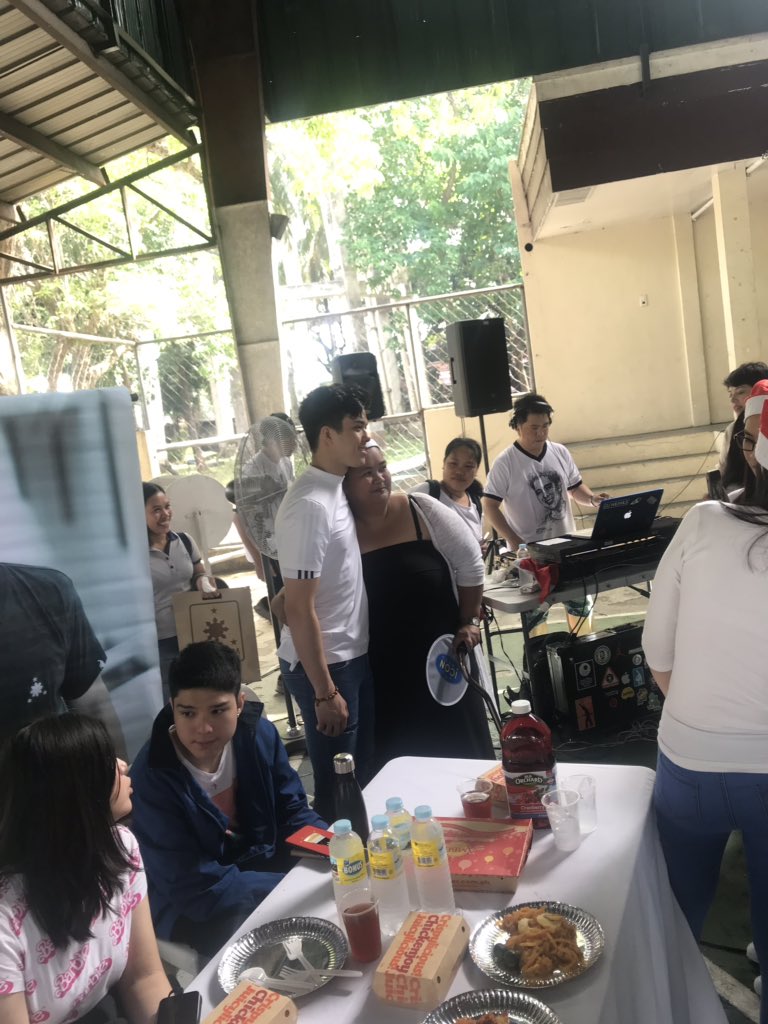 #TeamElmo having a good time with selfies &amp; small talk with <a href="/SuperElmo/">Su🅿️erElmo</a> #ElmoMagalona