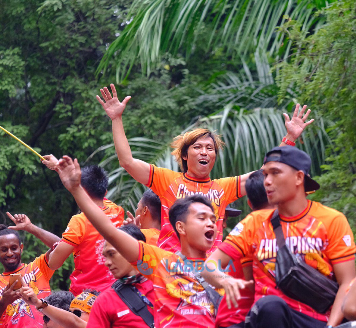 labbola's tweet photo. Suasana konvoi perayaan @Persija_Jkt pagi ini (3/3)

🏆🐯🏆

#PersijaJakarta
#JKT
#KonvoiPersija https://t.co/8zteGEuHH8
