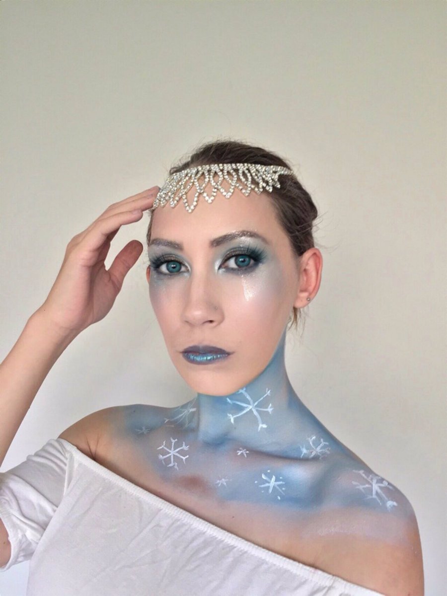 RCBeautyStudio's tweet photo. Christmas winter queen nope not Elsa lmao #rcbeautystudio #makeupartist #makeupartistry #makeup #makeupmummy #makeuplover #makeupaddict #mua #mualooks #muaprofessional #beauty #MOTD #mastermakeupartist #qcmakeupacademygraduate #christmaswinterqueen #winter #christmas #queen #ice https://t.co/zoHQAcwxOy