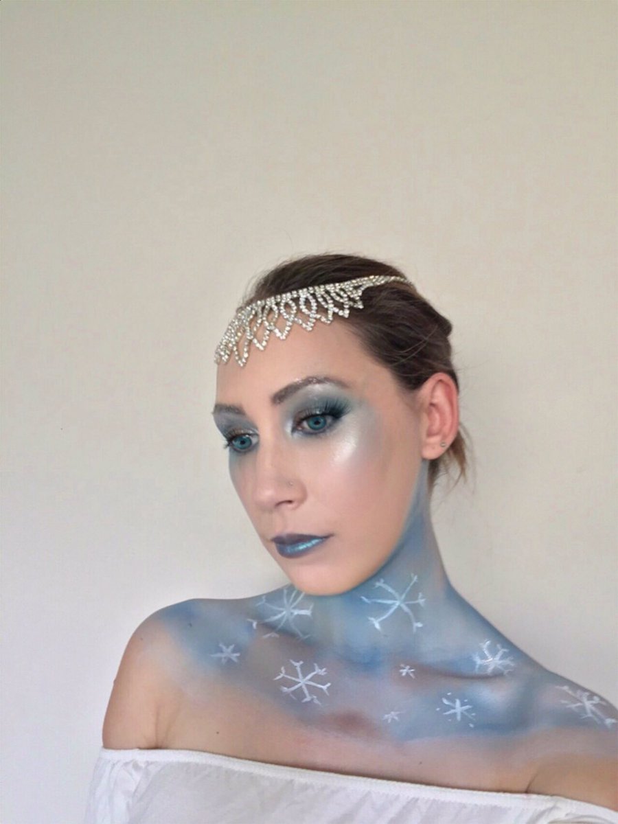 RCBeautyStudio's tweet photo. Christmas winter queen nope not Elsa lmao #rcbeautystudio #makeupartist #makeupartistry #makeup #makeupmummy #makeuplover #makeupaddict #mua #mualooks #muaprofessional #beauty #MOTD #mastermakeupartist #qcmakeupacademygraduate #christmaswinterqueen #winter #christmas #queen #ice https://t.co/zoHQAcwxOy