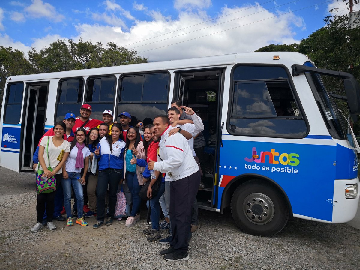 hugbelpsuv's tweet photo. Seguimos cumpliendo el compromiso del Presidente @NicolasMaduro!

Hoy #14Dic activamos la #RutaUniversitariaEnMiranda. Esta nueva ruta cubre más de 13 municipios del estado #Miranda y beneficia a más de 25.00 estudiantes

¡Revolución y más Revolución! https://t.co/n34LW8HS9m