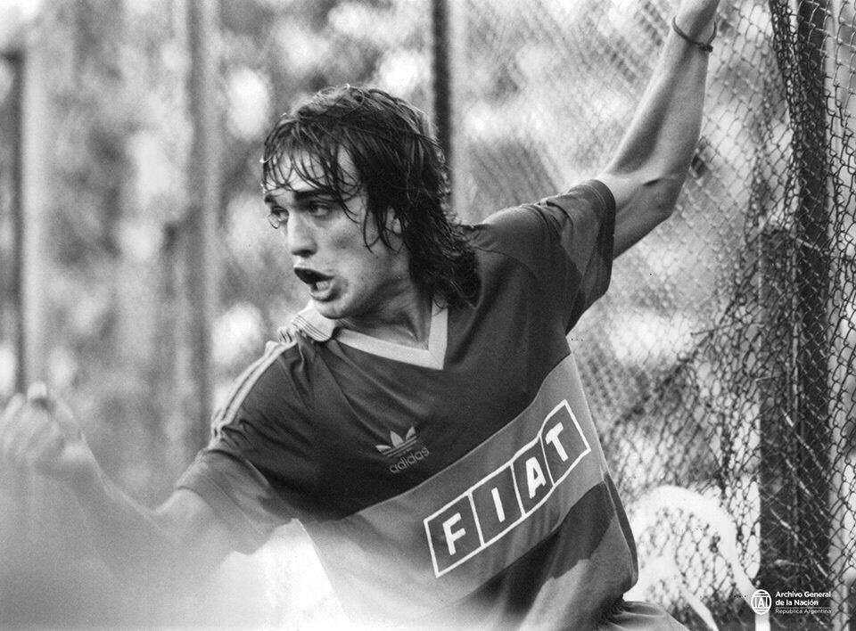 #GabrielBatistuta #BocaJuniors (1991)

@OldFootball11