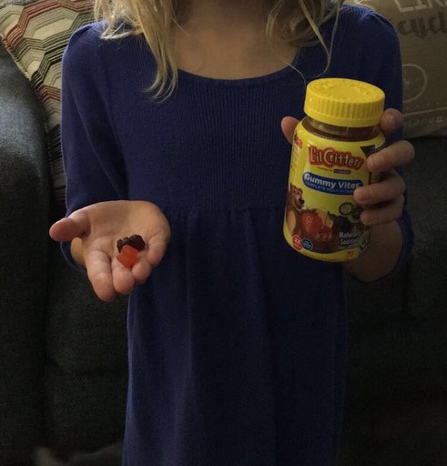 ashubert58's tweet photo. #freesample #Lilcritters Gummy Vites™, doctor tested for proven nutrient absorption (for vitamins C&amp;D). Save $1 now! https://t.co/wU6Q8PBpiM https://t.co/LUKODeqSVH