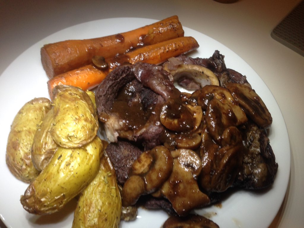 jay_eatz's tweet image. #BeefShank might be my favourite cut of #CDNbeef #loveCDNbeef
