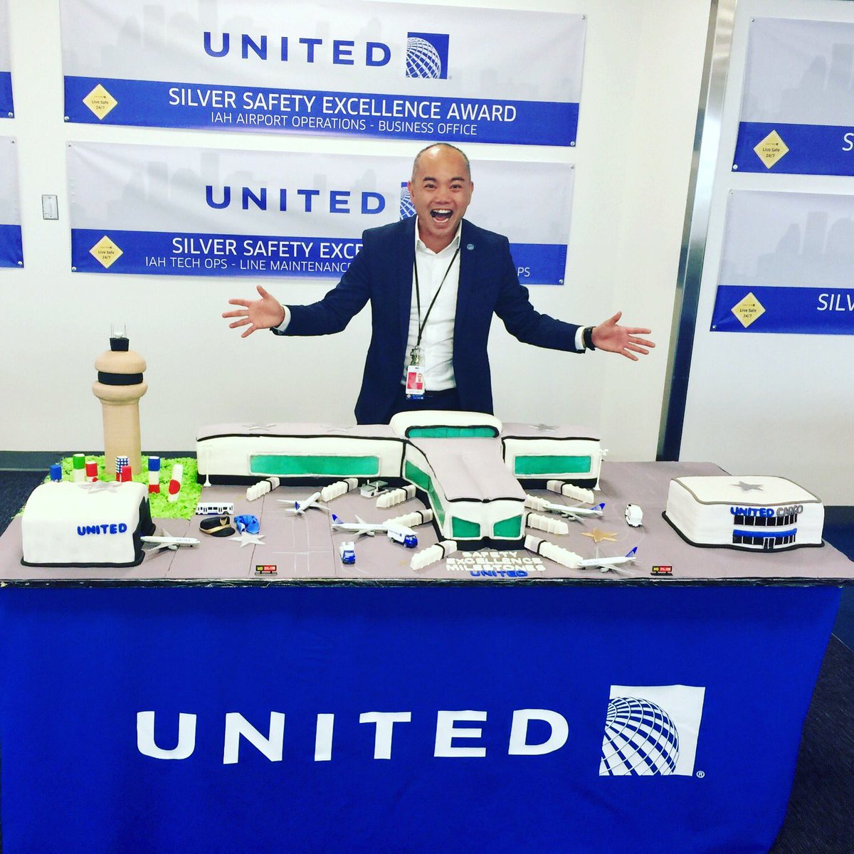 TexasSamuri's tweet photo. This is how we celebrate “Excellence” in Texas!  9 Departments achieving Safety Awards at once!  #airportcake #earninghistory #beingunited @weareunited https://t.co/60PGvNpGMb