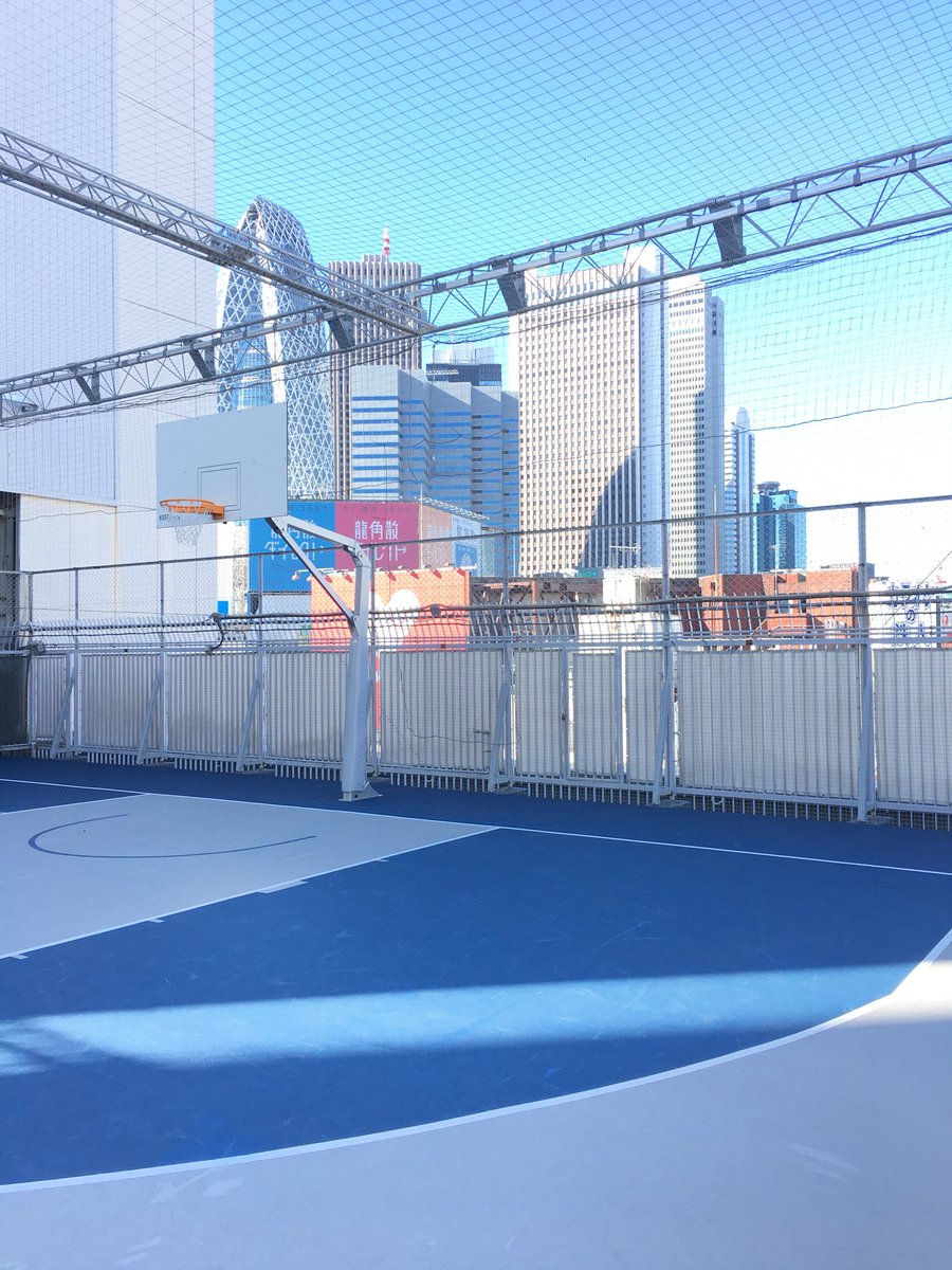 Hoopcity 新宿アルタ屋上バスケコート Twitter પર 木曜スクール担当の柏瀬です 12月もそろそろ後半ですね バスケ納めは是非hoopcity へお越しください 大人数で貸切も 少人数でコート開放も スクールも お客様の用途に合わせてご利用できます Hoopcity 新宿アルタ屋上バスケコート Twitter પર 木曜スクール担当の柏瀬です 12月もそろそろ後半ですね バスケ納めは是非hoopcity へお越しください 大人数で貸切も 少人数でコート開放も スクールも お客様の用途に合わせてご利用できます