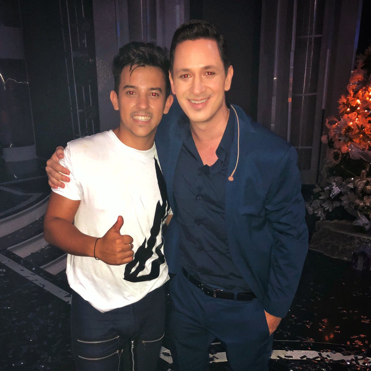 agustingenovese's tweet photo. Hizo un gran trabajo y es un merecido ganador de @Yomellamopy #YomellamoVIP #LuisFonsi 👏🏆 https://t.co/WHxTcePU3Y