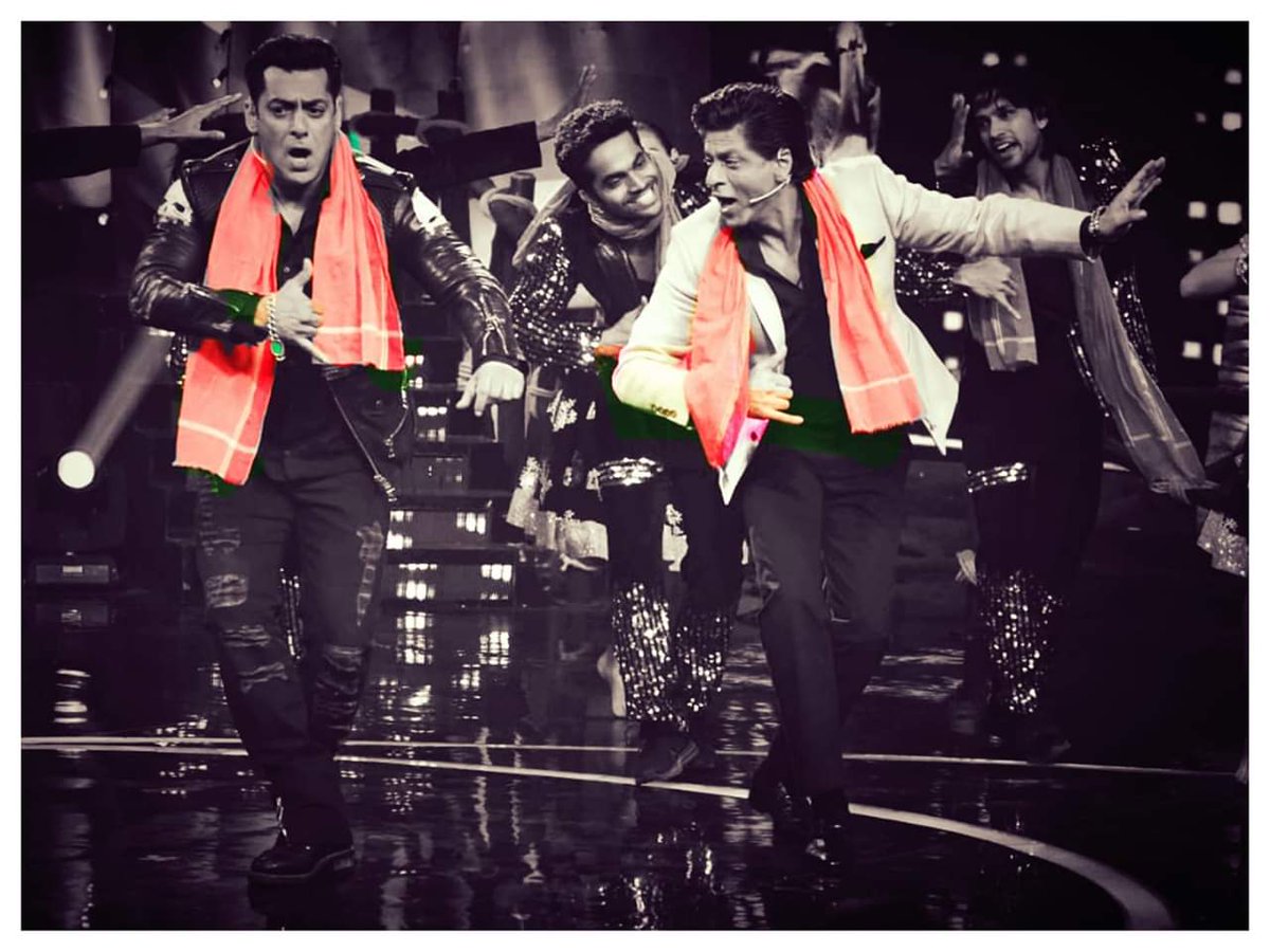 MikaeelMohammad's tweet photo. This pleases us more than anything
Bhai ❣️ Bhai
Brotherhood SRK Salman
@iamsrk @BeingSalmanKhan
#ZeroOnBB12
#1WeekToZero
#BiggBoss12
#SRKian
#Salmaniac
#Zero https://t.co/JkRKuAlSkQ