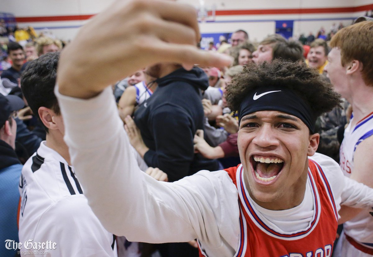 gazettevisuals's tweet photo. This @REALWarriorSS fan approves of the OT win over Kennedy
#iahsbkb https://t.co/D1ttJP191d
