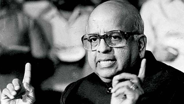 #BornOnThisDay
Tirunellai Narayana Iyer Seshan, retired 1955 batch IAS officer of TN cadre, best remembered for his #ElectionReforms. He was the 10th Chief Election Commissioner of India. He also won the  Magsaysay Award for government service.
@prasarbharati @IASassociation