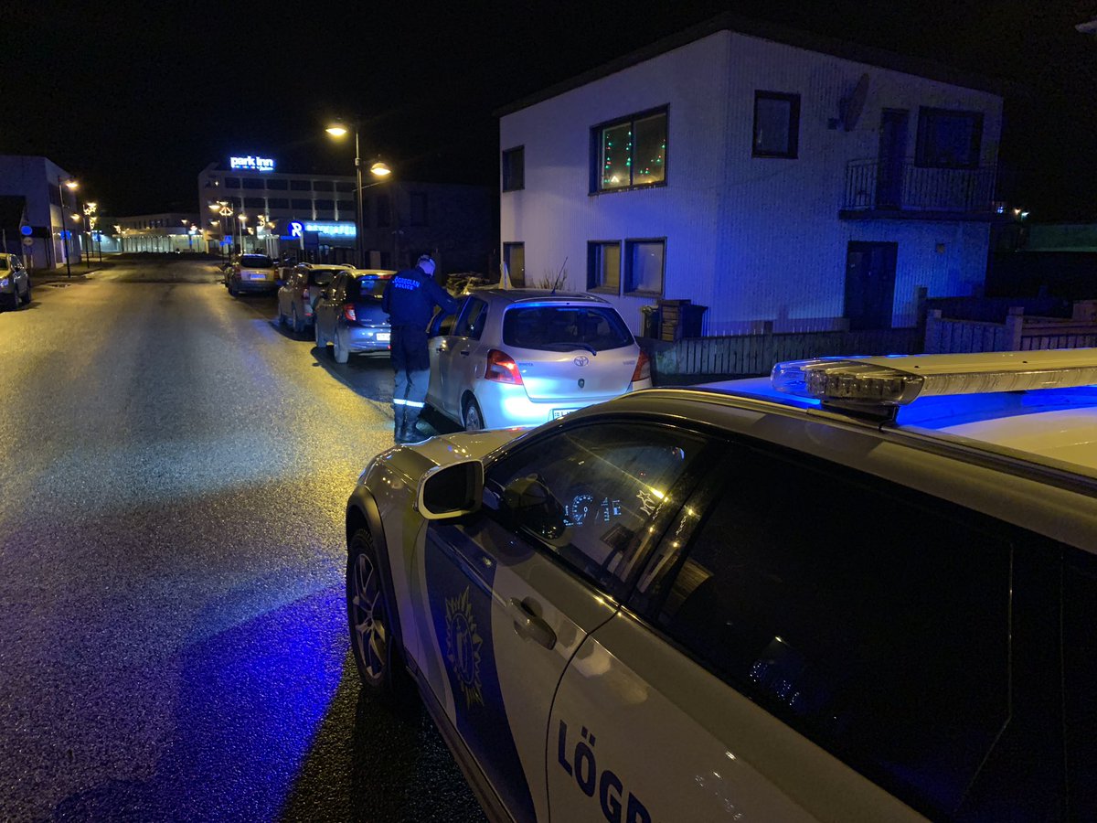 Ástand og ökuréttindi nokkurra tuga ökumanna könnuð í kvöld. Allir þeir ökumenn hafa verið með sitt á hreinu.
#löggutíst #EftirEinnEiAkiNeinn