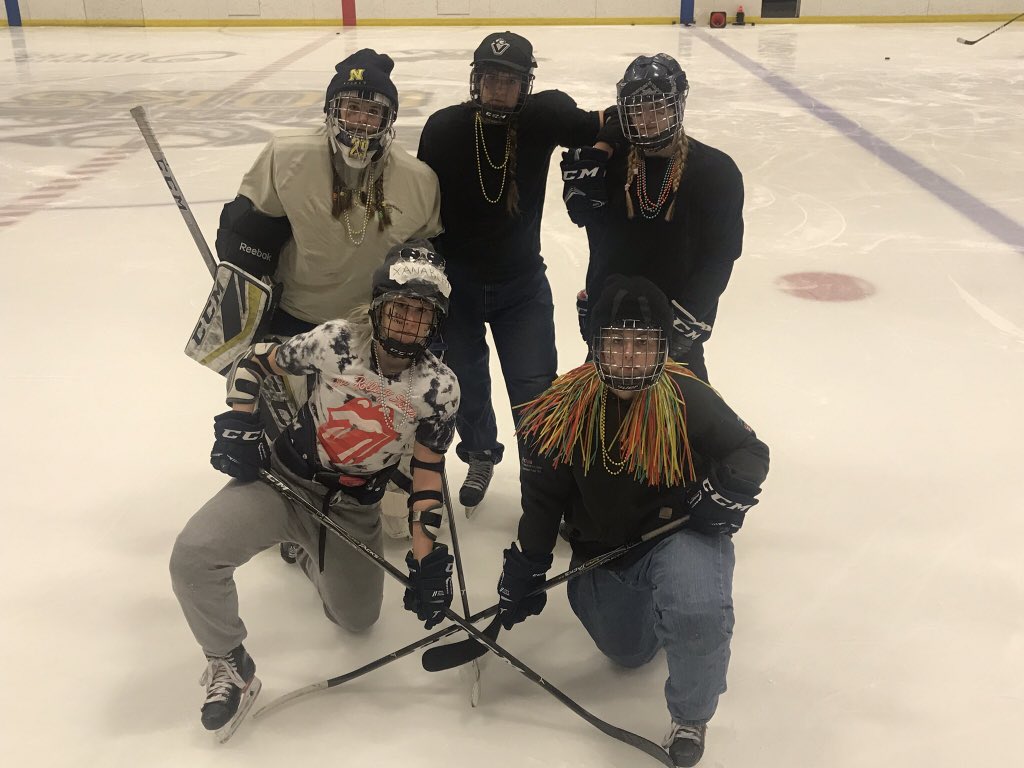 OOKSWHKY's tweet image. The 2018 December Cup Champions are the team of Meg LeBlanc, Kylin Ziemmer, Kaitlyn Slator, Brooke Colborne and Jenn Gaeckle. They surprised a few with come from behind wins and incredible attention to detail with their costumes! Well done ladies!