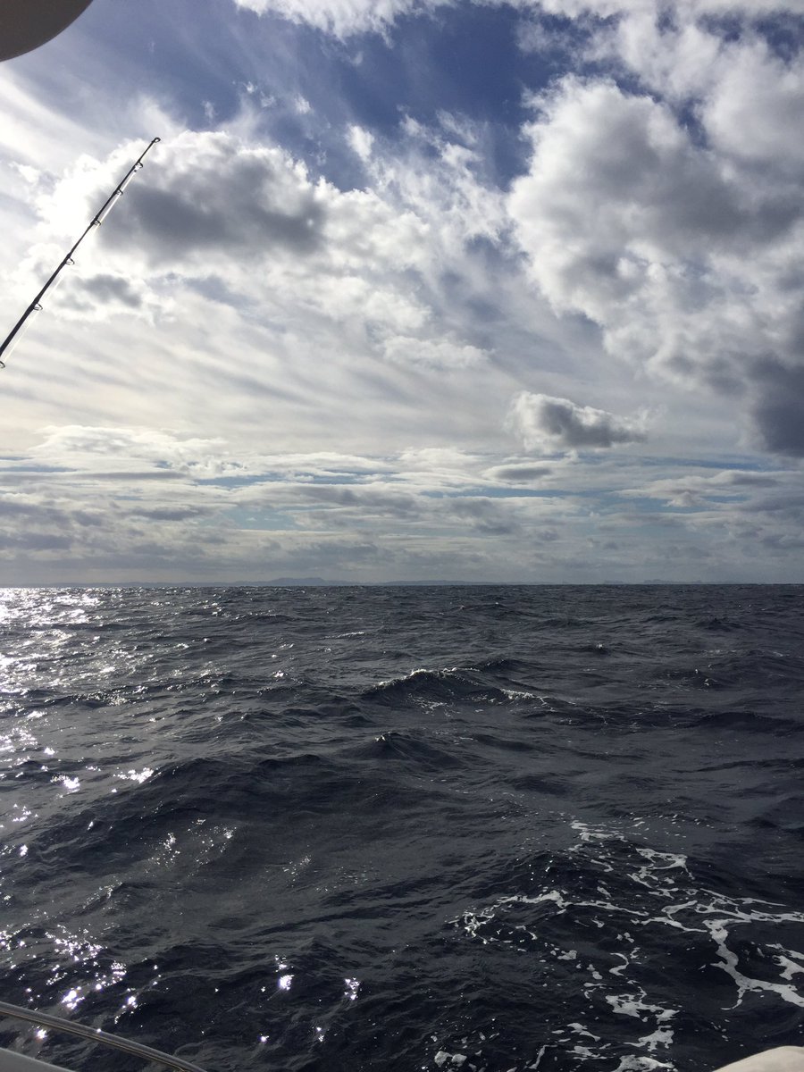 ManzanoDelValle's tweet photo. En el día 2 de navegación, recién se ve la isla de Cuba en el horizonte, además la naturaleza nos regaló uno de los atardeceres más hermosos que he visto en mi vida #catamarantrip se los comparto @fermeade @Isabellascurain @maytelascurain https://t.co/90XlzMyZml