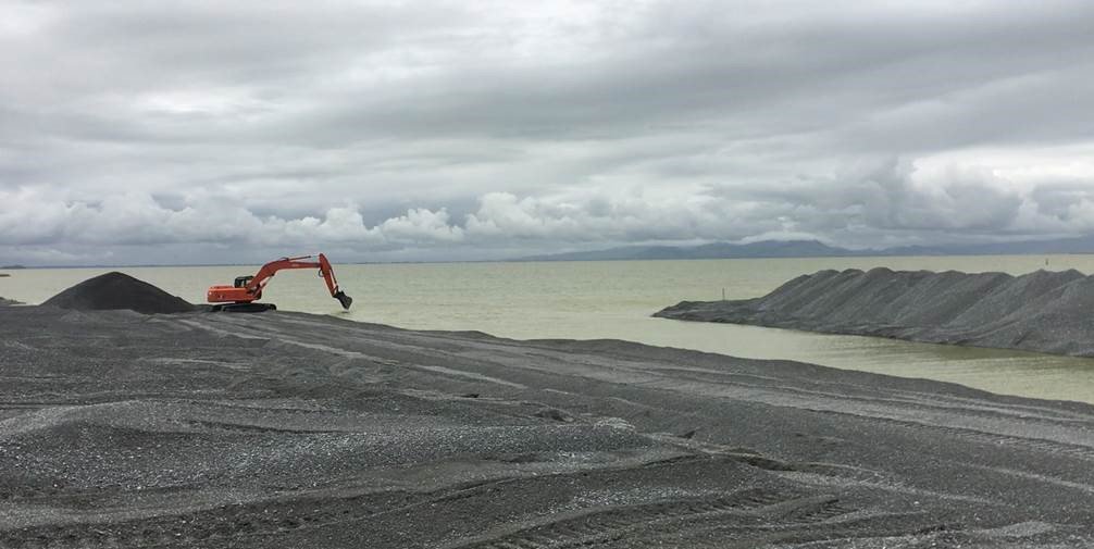 Te Waihora/ Lake Ellesmere was opened earlier this week and these great pictures show the process and the work that it takes to create the opening.
For more information about lake levels and the opening, follow this link: bit.ly/2C98zTy