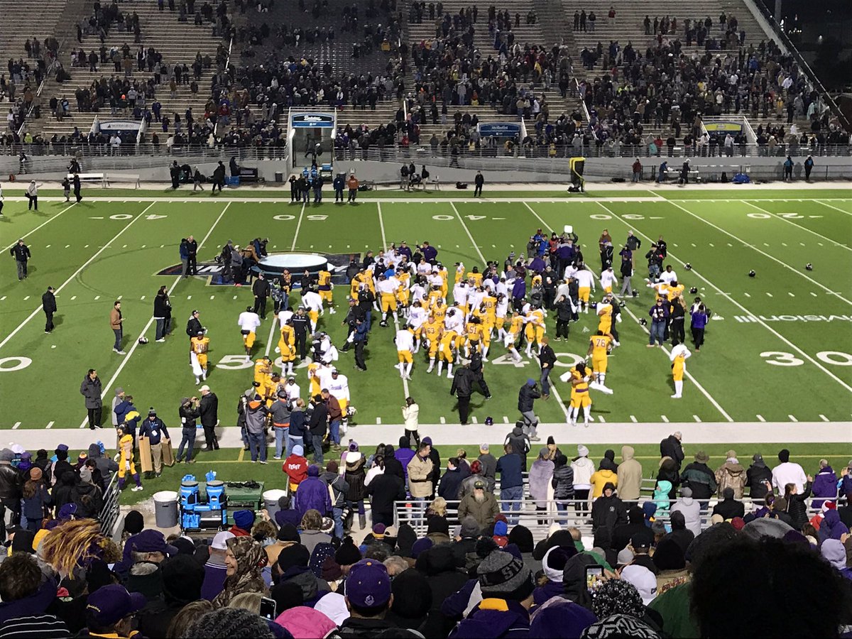 HammondsCraig's tweet photo. What a great finish to the season.  2018 DIII National Champions! 🏆 @UMHB @UMHB_COE https://t.co/cZBPw8ElvH
