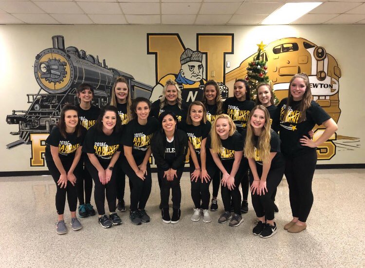 NHSRailiners's tweet photo. We had SO MUCH fun tonight with our FIRST ANNUAL alumni dance!! Thank you to everyone who came back to dance with us...and don’t forget to come back again next year😉 https://t.co/oXB8hTFMlP