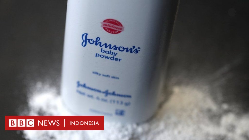 BBCIndonesia's tweet photo. Kantor berita Reuters melaporkan bahwa Johnson &amp; Johnson telah mengetahui bahwa bedaknya telah tercemar asbes setidaknya sejak tahun 1971. Namun pengacara raksasa farmasi AS itu  mengatakan bedaknya aman dan bebas asbes.  https://t.co/uXsfAjDhOT https://t.co/qfqwM66nrL
