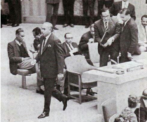 Majid_Agha's tweet photo. 15 December 1971: "My country harkens for me, why should I waste my time here in the Security Council, I am going".
Historic moment when Shaheed Zulfikar Ali Bhutto walked out from UN Security Council. https://t.co/sXqENoIGP9