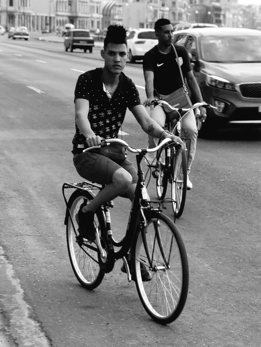 Muchos cubanos utilizan “Ha’Bici”, el sistema público de alquiler de bicicletas de La Habana.

El proyecto necesita crecer, mejorar las ofertas y tarifas. La ciudad tiene que convertirse en un espacio más amigable para los/las ciclistas. Bicicleta=Salud=Aire Limpio=...
