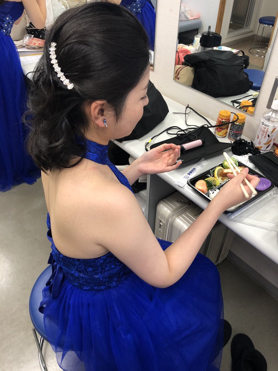 ikuponpon623's tweet photo. 本番９分前の菜穂子。笑 https://t.co/FIqL0HzEXH