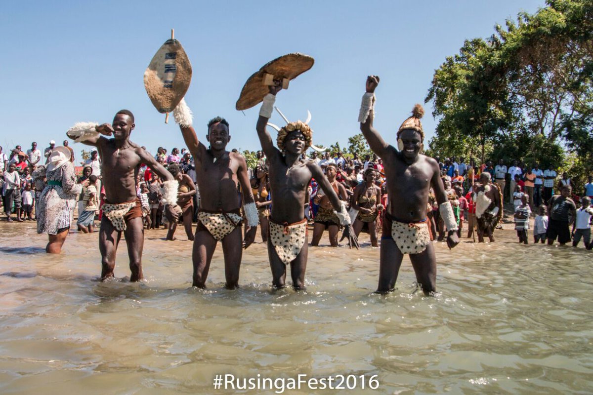 Nyaimwanda's tweet photo. Rusinga cultural Festival is a fusion of art market and cultural expressions that will present art performances and traditional art exhibitions of the Abasuba. 

December 20th and 21st

#RusingaFest2018
#TwendeHomabay #TwendeRusinga https://t.co/5TJ2D6roSR
