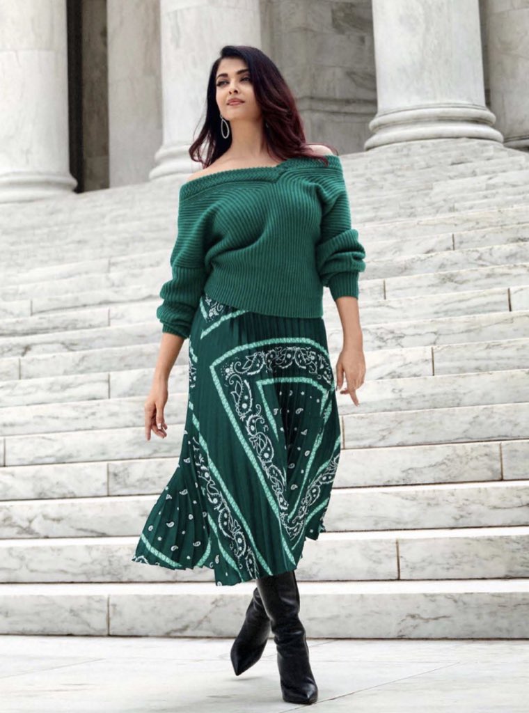 ClassySassySwag's tweet photo. Aishwarya Rai has us green with envy! β€οΈ
#photography #styling #stylist #AishwaryaRaiBachchan #Style2018 #styleinspo #fashionblogger #fashionstyle #fashionista #AishwaryaRai #streetstyle #streetwear #styletip #stylepost #StyleDiva #Fashionable #fashiongram #fashionphotography https://t.co/HWG2i8kzk2