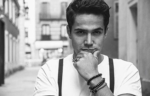 FanMarioMoran3's tweet photo. Esa mirada mata a cualquiera 💖❤😎💋📷 #mariomoran @_MarioMoran https://t.co/UXzIJUz9e6