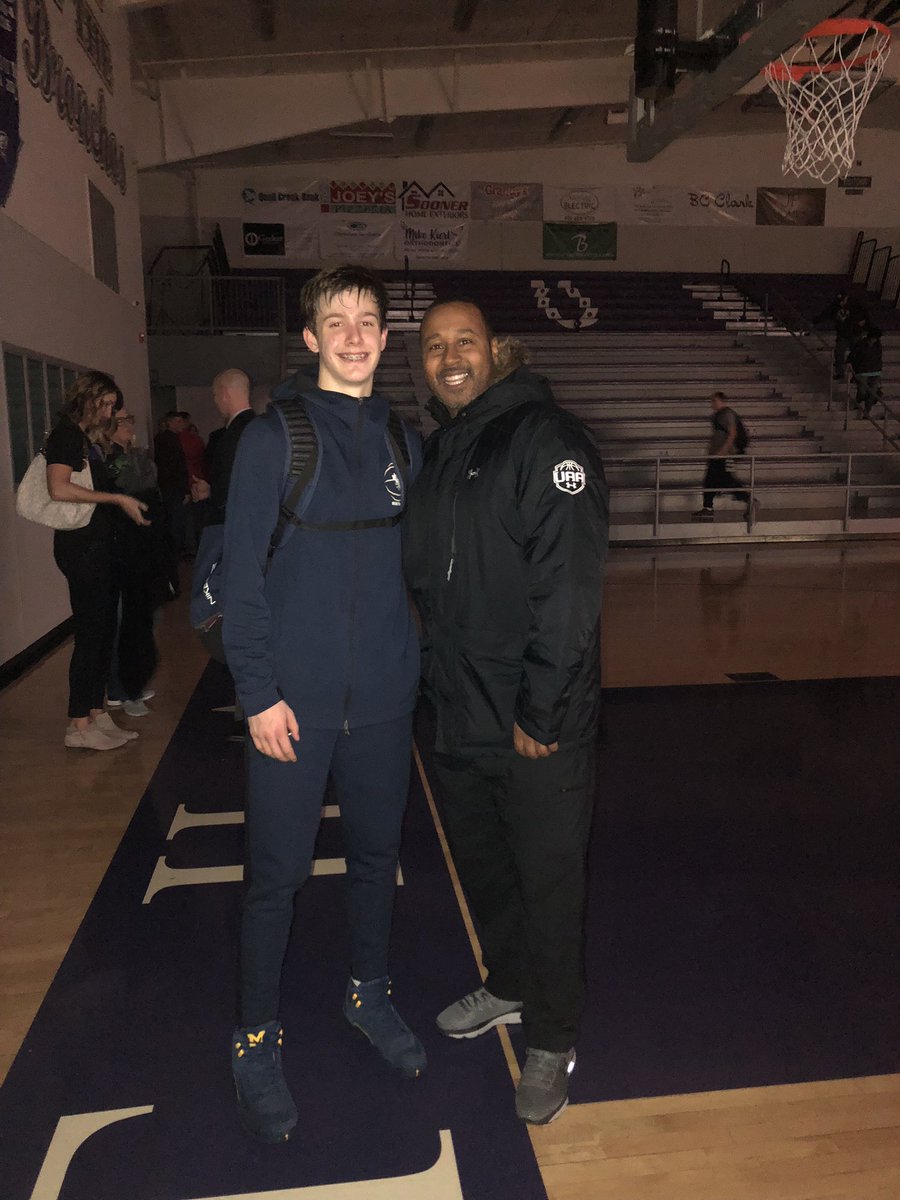 Coaches are starting to take notice. 2021 6’4 Guard Matthew Stone had 22 in a big win tonight. #OKRunPWP