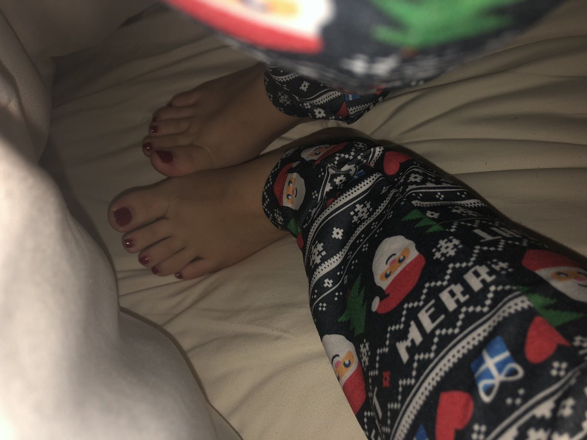 icybluedreaming's tweet photo. Who’s up buying #feetpics tonight💞👀 https://t.co/Ri6txyYnRI